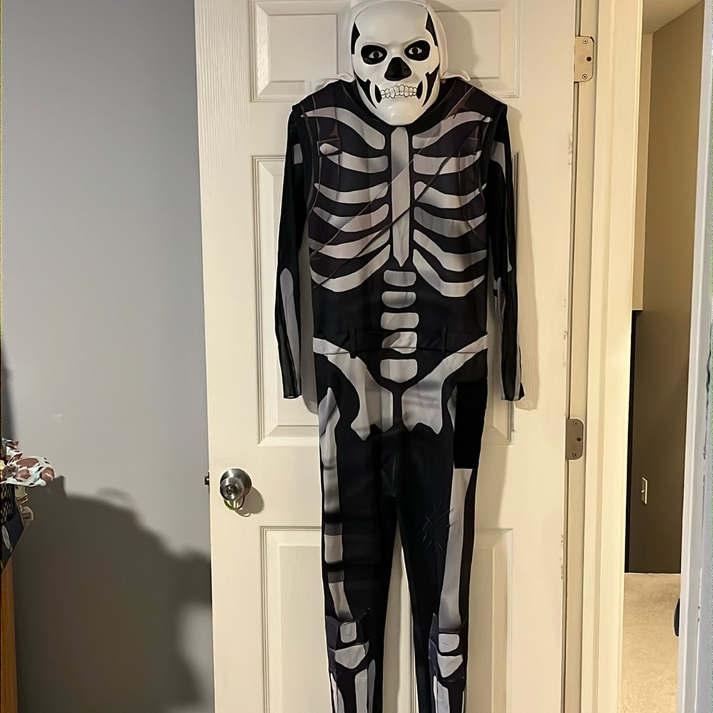 Teen size Fortnite Skull Trooper costume